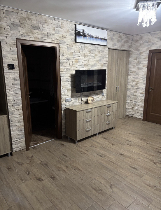 Apartament de 3 camere, 71 mp, 2 bai, garaj, zona Teilor