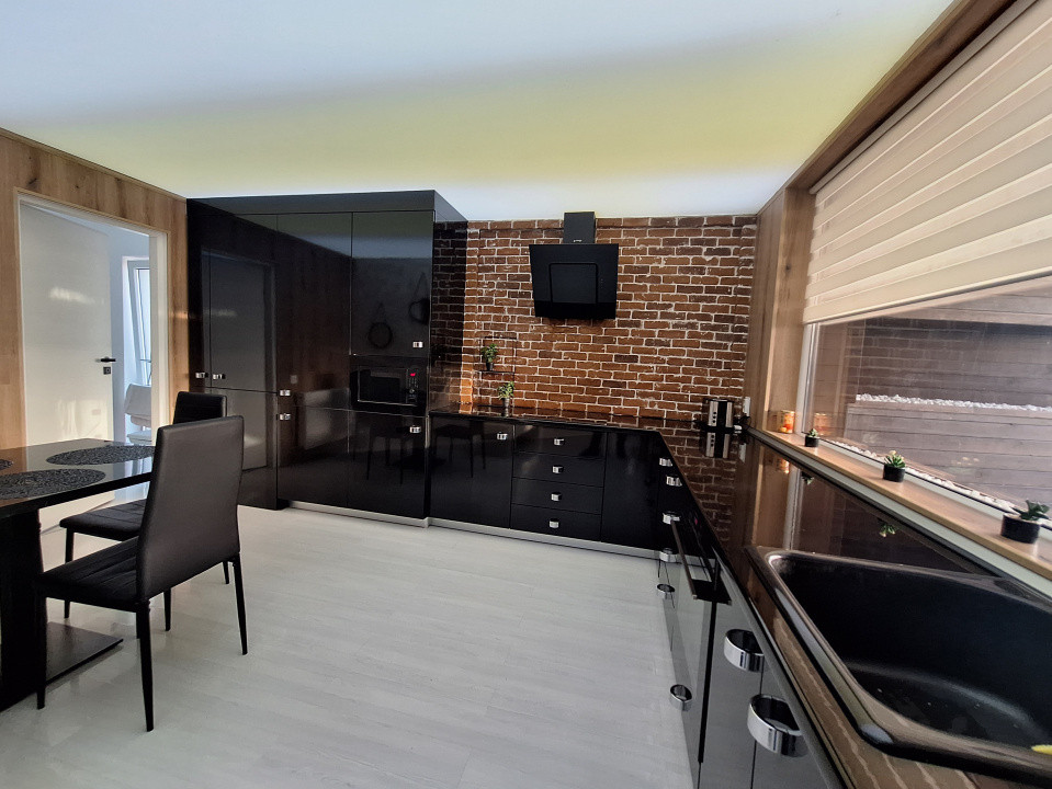 Apartament cu 3 camere, 63 mp, terasa, parcare, zona Sub Cetate