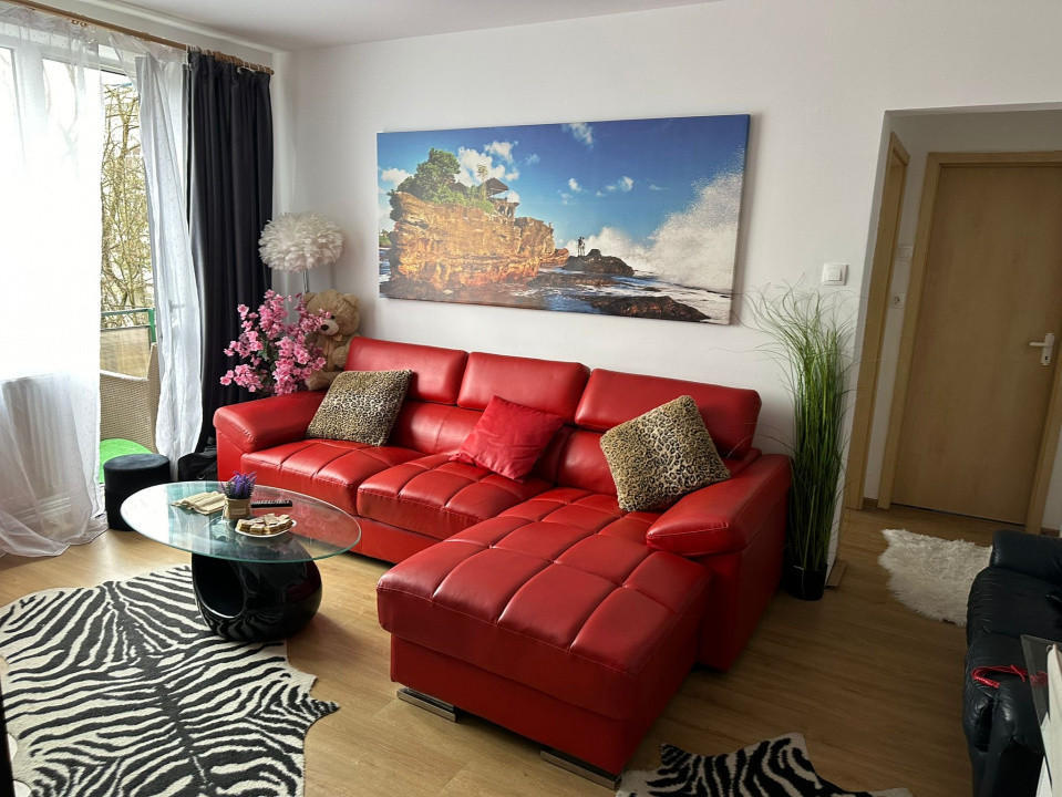 Apartament cu 2 camere la etaj intermediar, zona Mercur