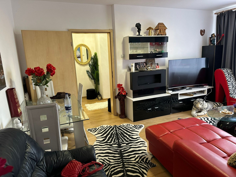 Apartament cu 2 camere la etaj intermediar, zona Mercur