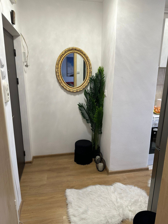 Apartament cu 2 camere la etaj intermediar, zona Mercur