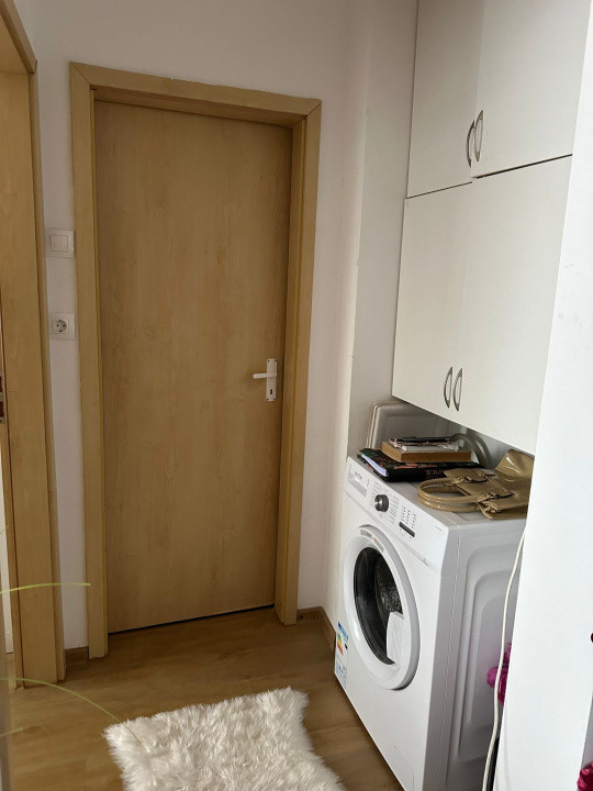 Apartament cu 2 camere la etaj intermediar, zona Mercur