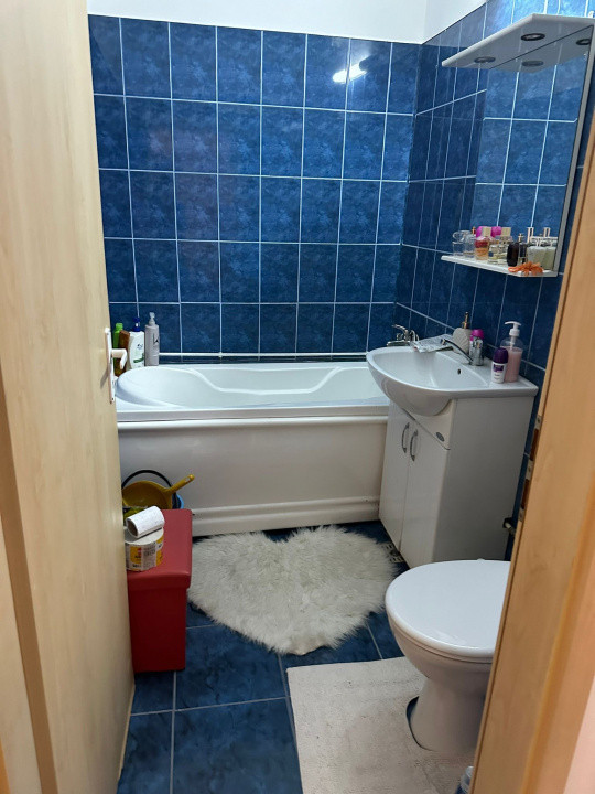 Apartament cu 2 camere la etaj intermediar, zona Mercur