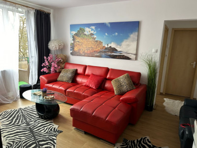 Apartament cu 2 camere la etaj intermediar, zona Mercur