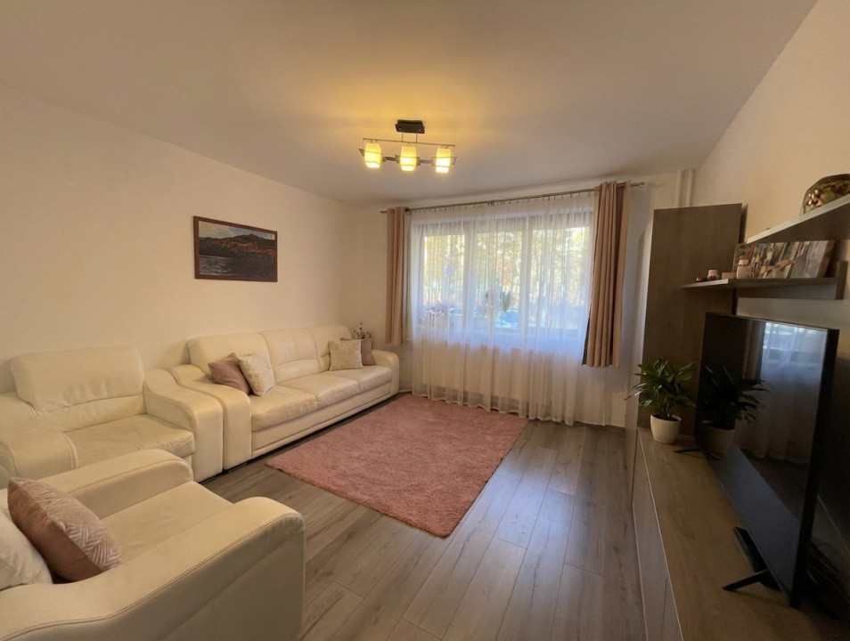 Apartament cu 2 camere decomandate, zona Mercur