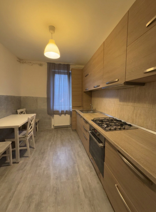 Apartament cu 2 camere decomandate, zona Mercur