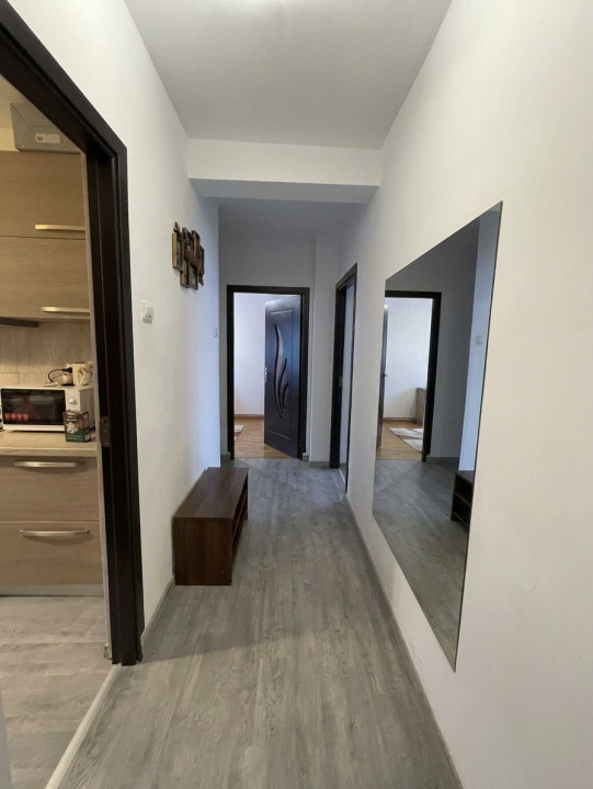 Apartament cu 2 camere decomandate, zona Mercur