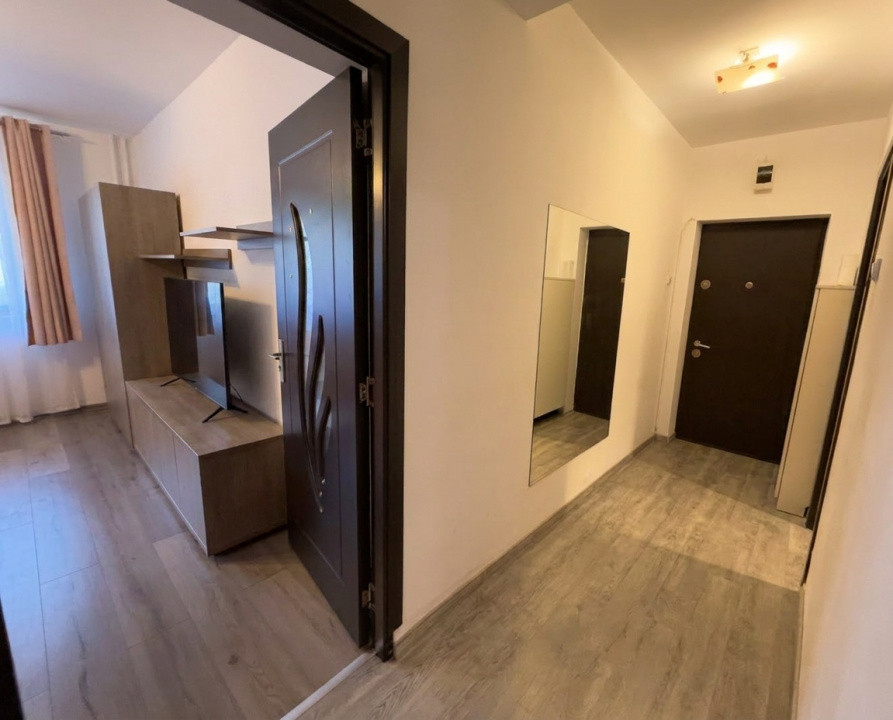 Apartament cu 2 camere decomandate, zona Mercur