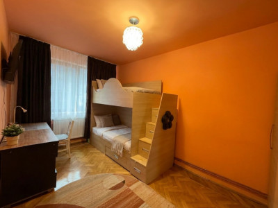 Apartament cu 2 camere decomandate, zona Mercur
