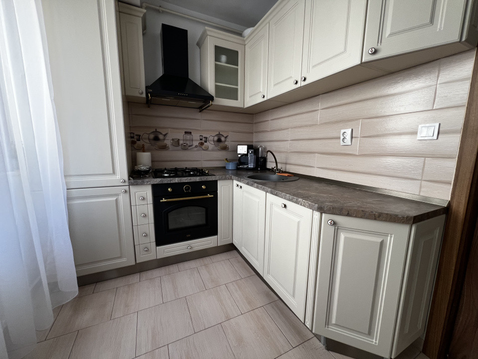 Apartament de 3 camere, 63 mp, parcare, zona Stadionului