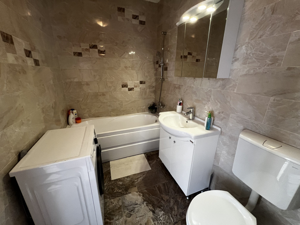 Apartament de 3 camere, 63 mp, parcare, zona Stadionului