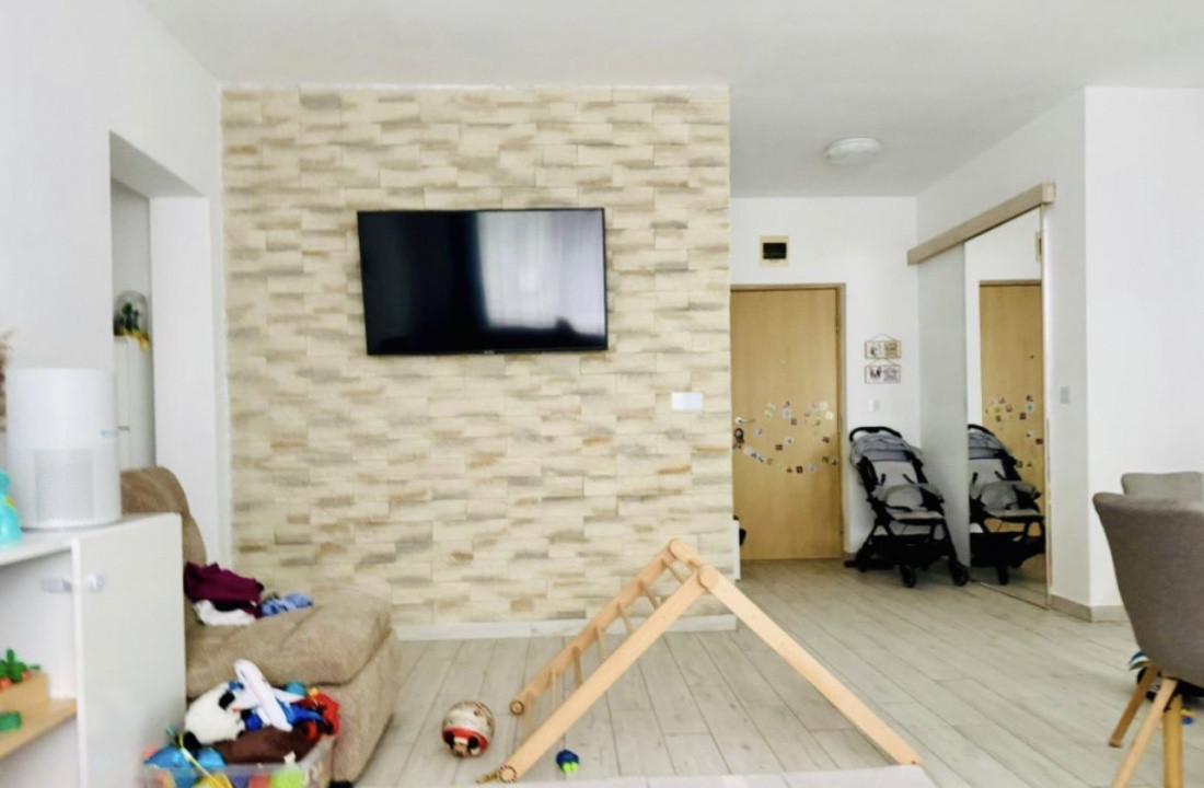 Apartament de 3 camere, 70 mp, parcare, zona Vivo