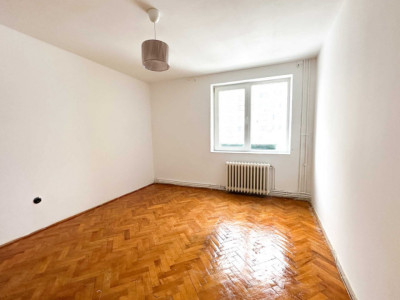Apartament de 40mp, la etaj intermediar, langa Piata Hermes