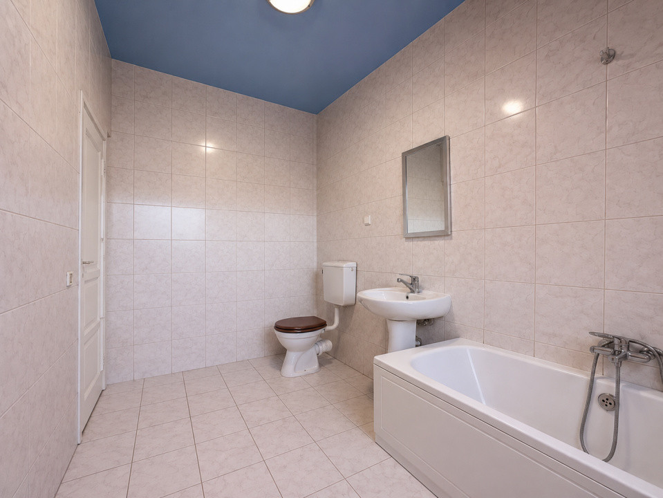 Apartament de 2 camere, 57 mp, 2 bai, parcare, zona Porii