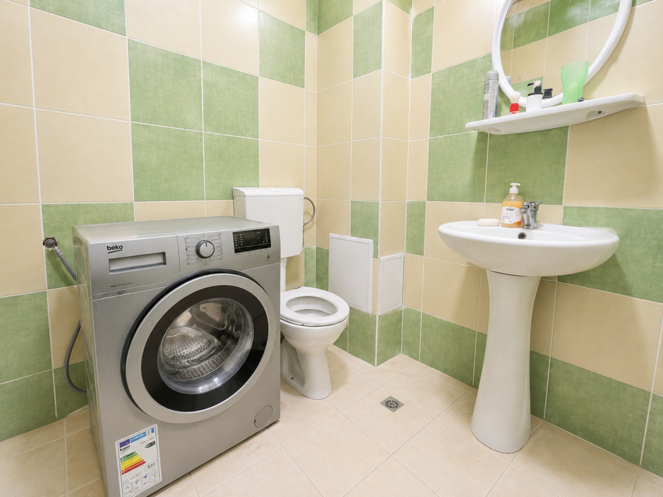 Apartament de 2 camere, 57 mp, 2 bai, parcare, zona Porii