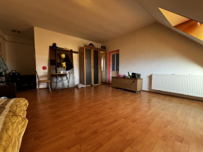 Apartament de 2 camere, 57 mp, 2 bai, parcare, zona Porii
