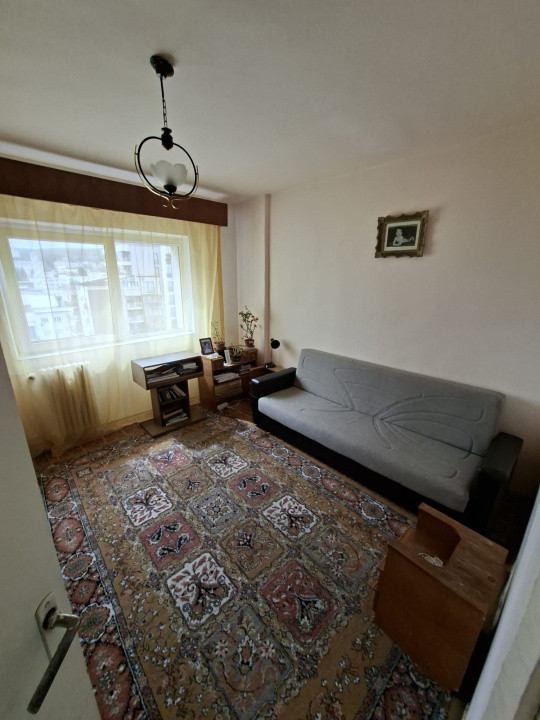 Apartament de 84,26mp cu 4 camere pe Calea Floresti, retras de la principala