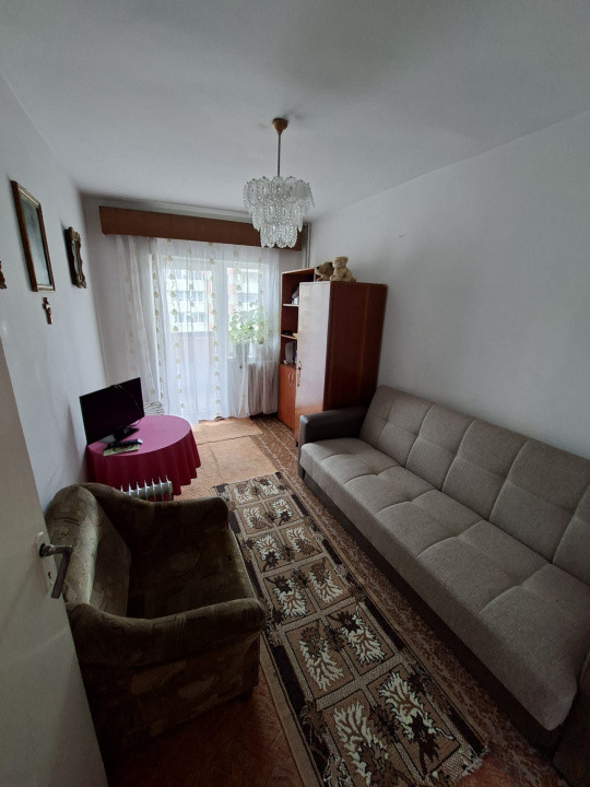 Apartament de 84,26mp cu 4 camere pe Calea Floresti, retras de la principala
