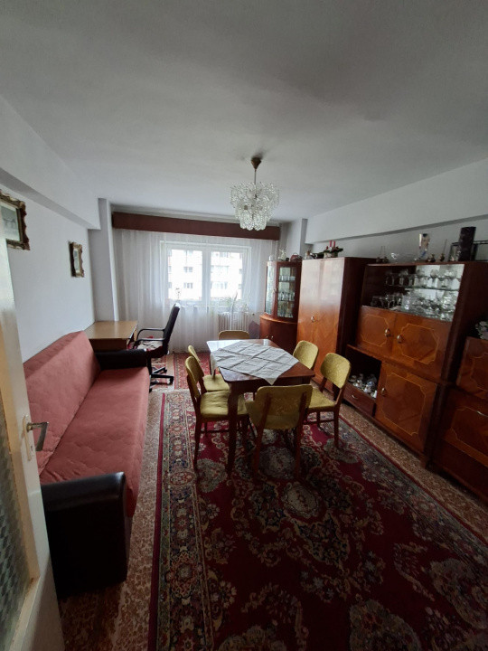 Apartament de 84,26mp cu 4 camere pe Calea Floresti, retras de la principala