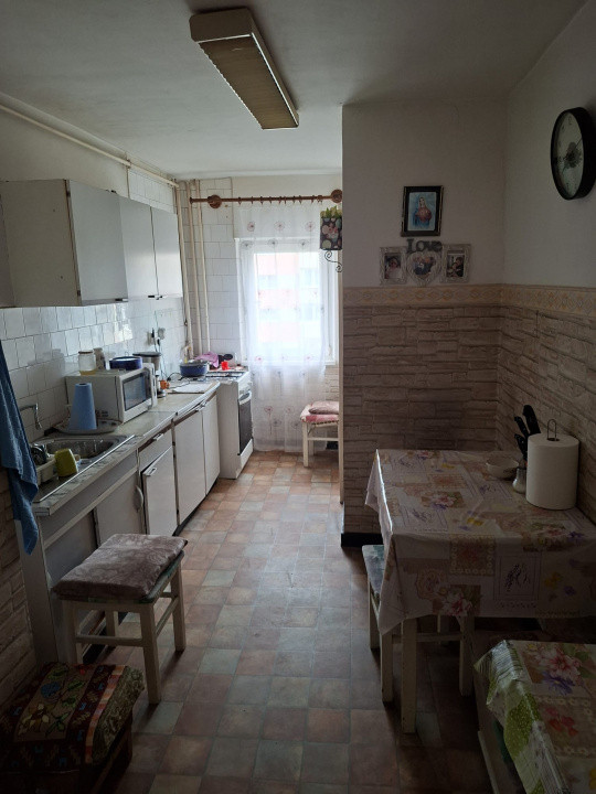 Apartament de 84,26mp cu 4 camere pe Calea Floresti, retras de la principala