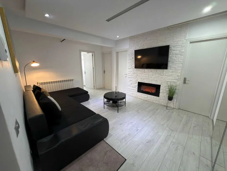 Apartament de 3 camere, 51 mp, parcare, str Sub Cetate