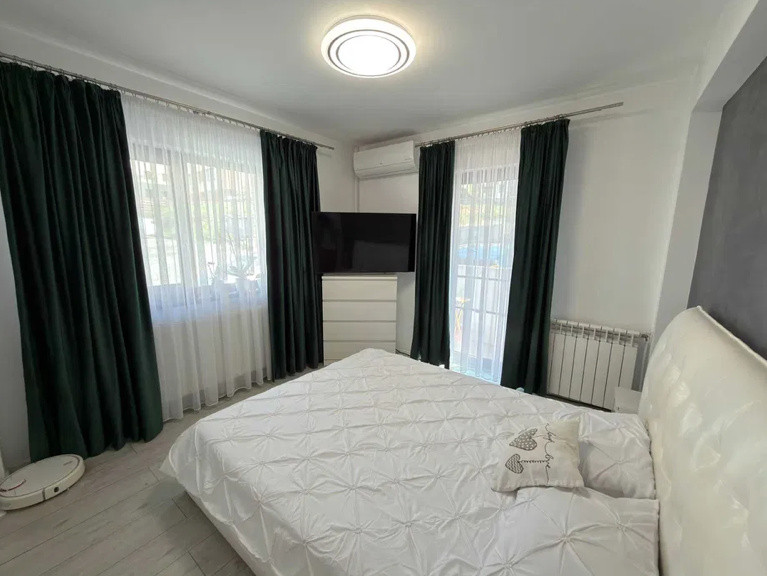 Apartament de 3 camere, 51 mp, parcare, str Sub Cetate