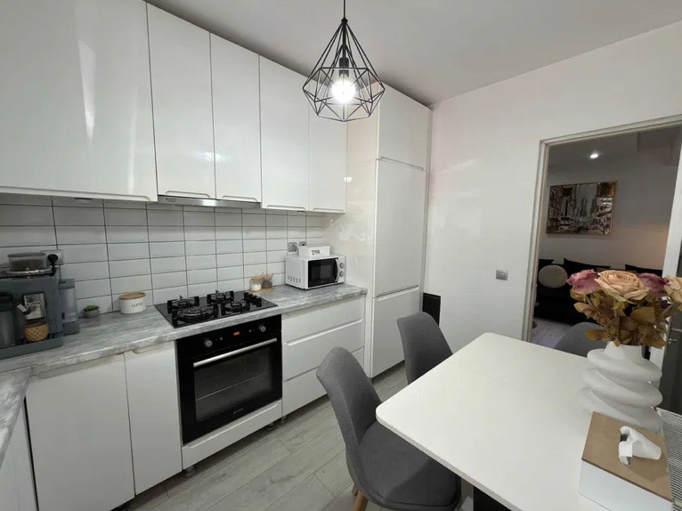 Apartament de 3 camere, 51 mp, parcare, str Sub Cetate