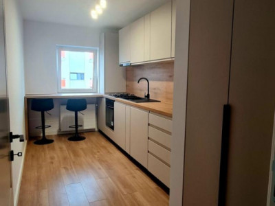 Apartament de 2 camere decomandat, 51 mp, 2 balcoane, zona Terra