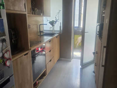 Apartament de 3 camere, 60 mp, parcare, zona Stadionului