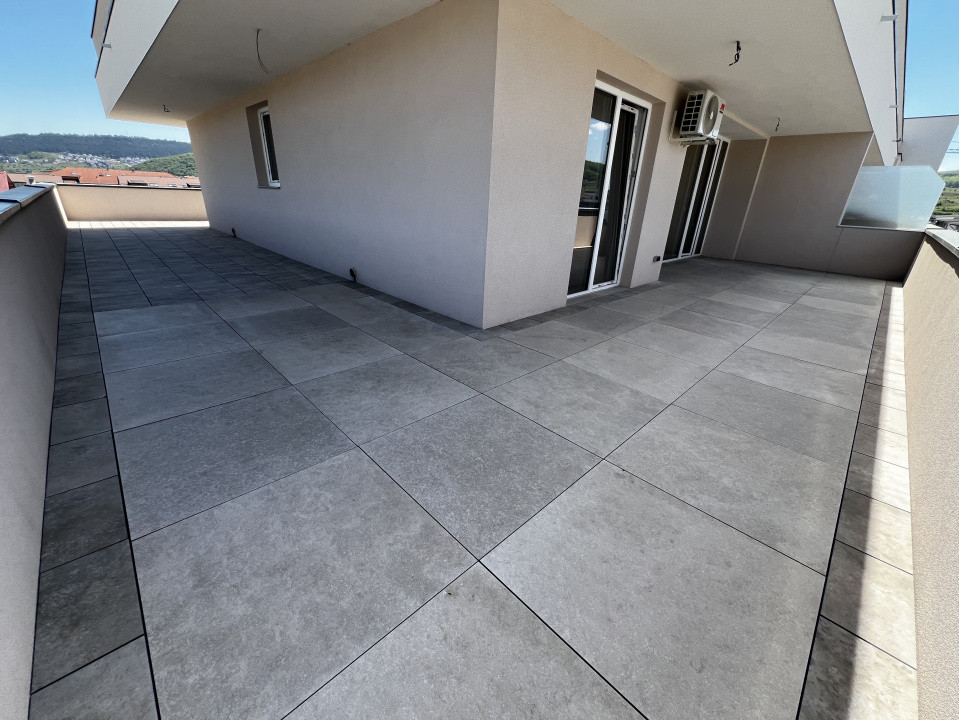 Penthouse de 3 camere, 81 mp, 100 mp terasa, parcare subterana, zona Cetatii