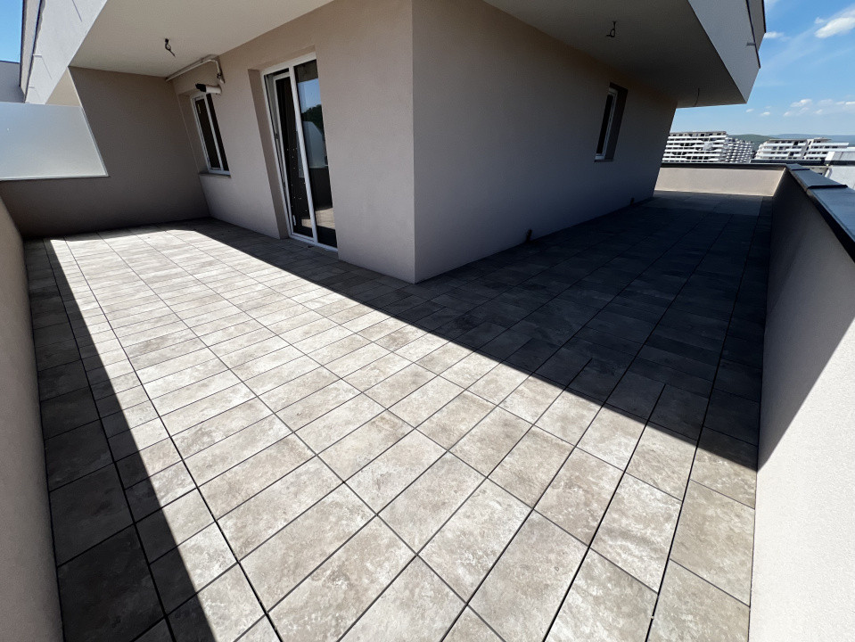 Penthouse de 3 camere, 81 mp, 100 mp terasa, parcare subterana, zona Cetatii