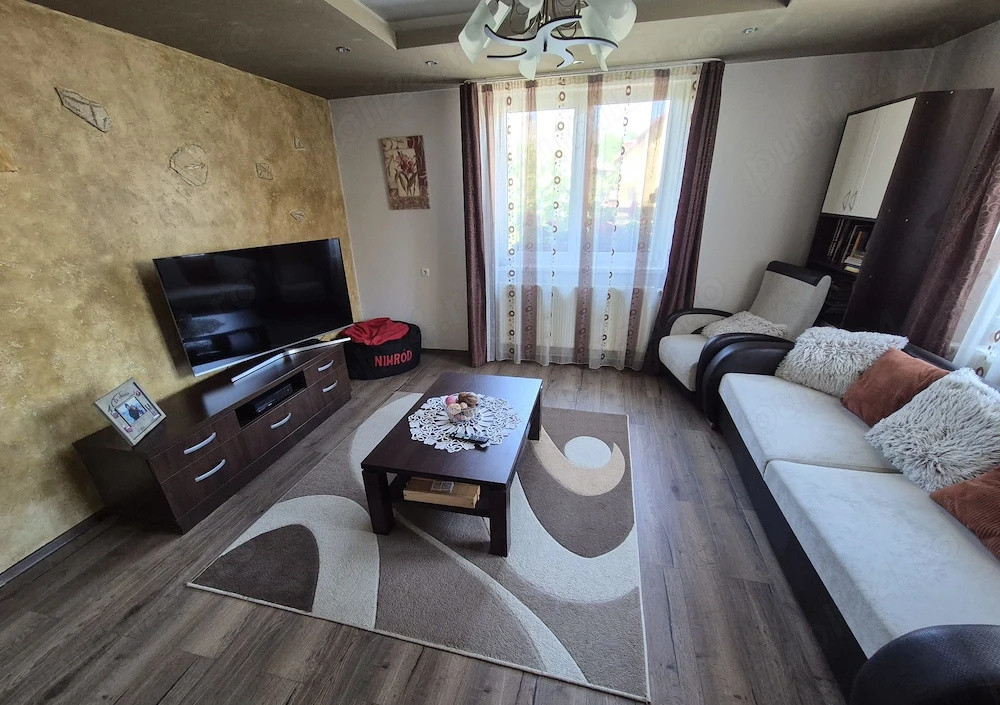 CAsa renovata, 187 mp utili, 800 mp teren, garaj, Luna de sus