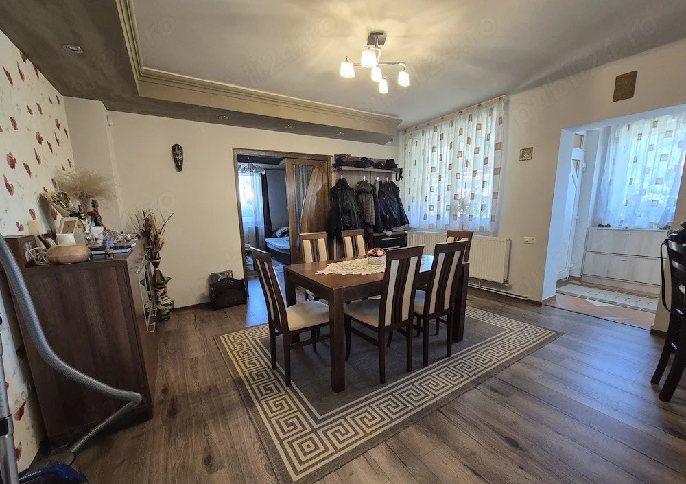 CAsa renovata, 187 mp utili, 800 mp teren, garaj, Luna de sus
