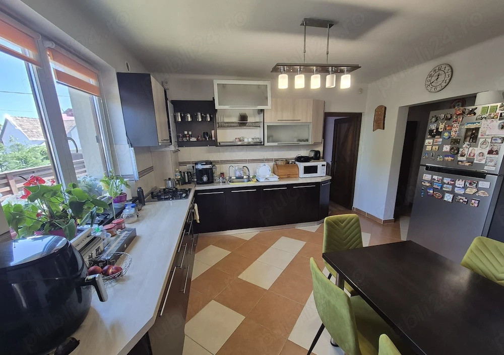 CAsa renovata, 187 mp utili, 800 mp teren, garaj, Luna de sus