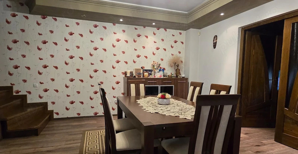 CAsa renovata, 187 mp utili, 800 mp teren, garaj, Luna de sus