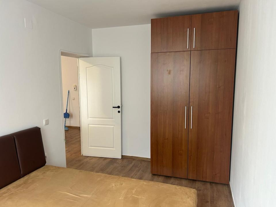 Apartament de 3 camere, 53 mp, parcare, Stejarului