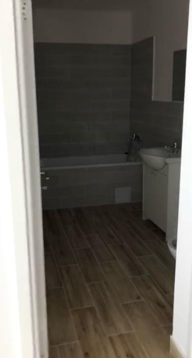 Apartament de 3 camere, 53 mp, parcare, Stejarului