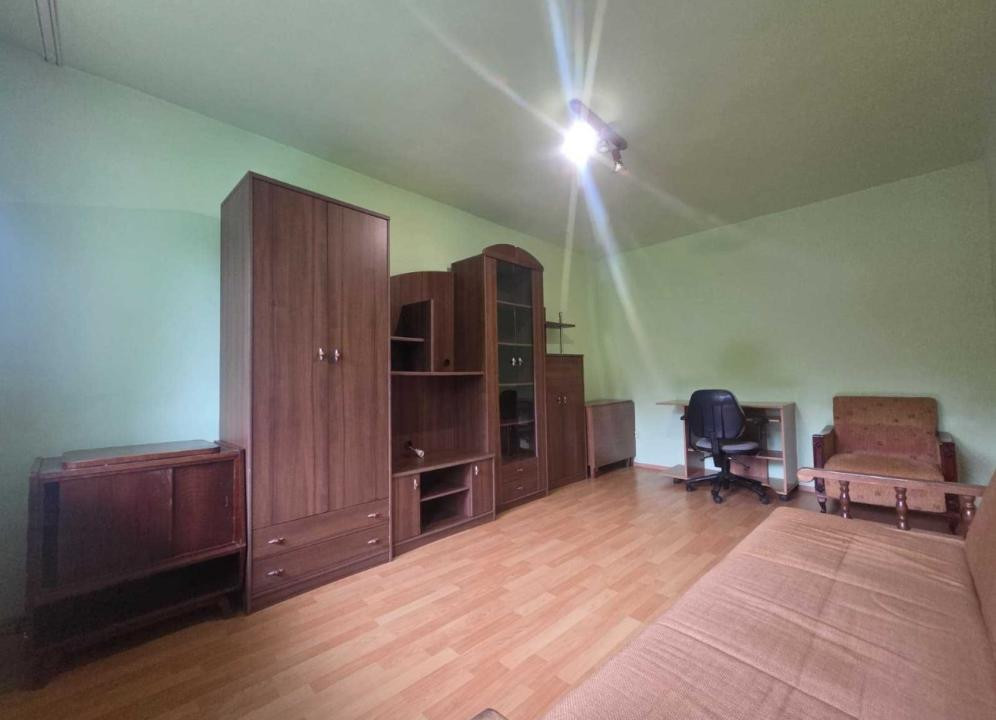 Apartament cu 2 camere decomandate, etaj intermediar