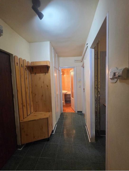 Apartament cu 2 camere decomandate, etaj intermediar