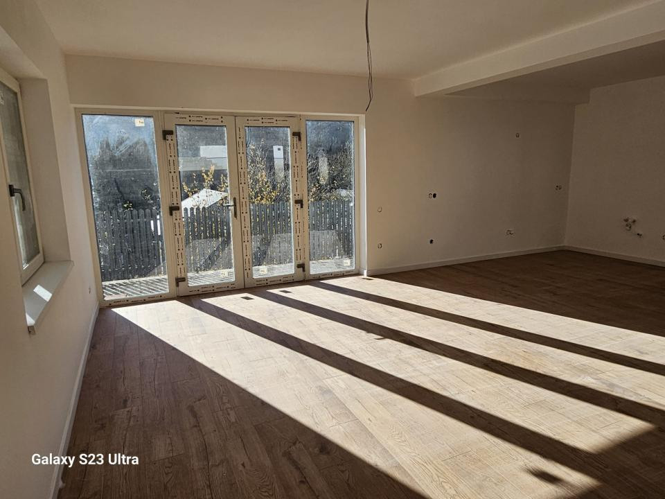 Duplex de 4 camere, 130 mp, Tauti