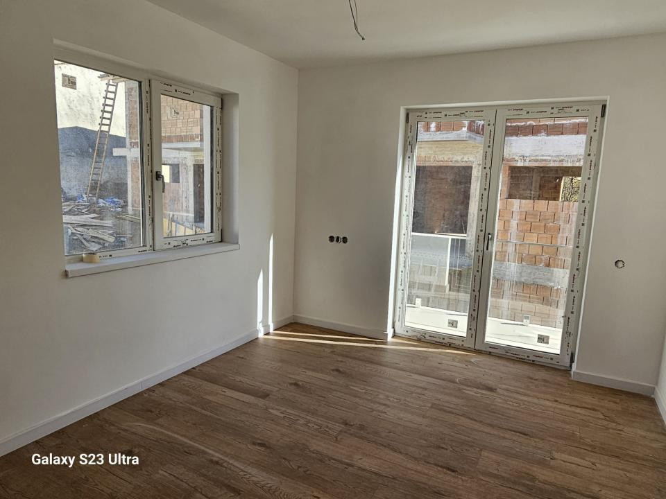 Duplex de 4 camere, 130 mp, Tauti