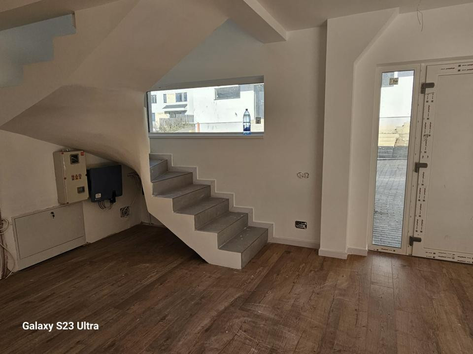 Duplex de 4 camere, 130 mp, Tauti