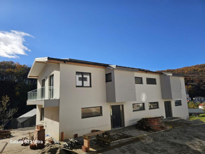 Duplex de 4 camere, 130 mp, Tauti