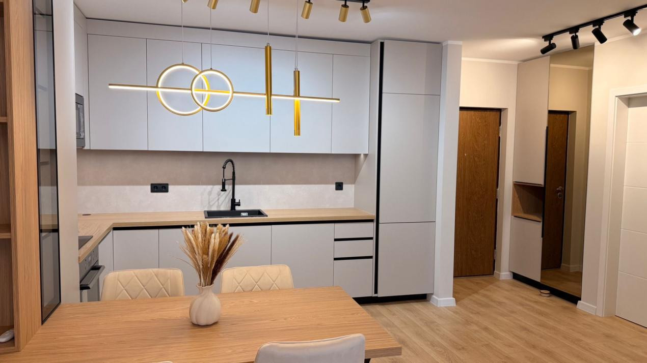 Apartament 2 Camere, 45mp, Lux, Etaj Intermediar, Zona Eroilor
