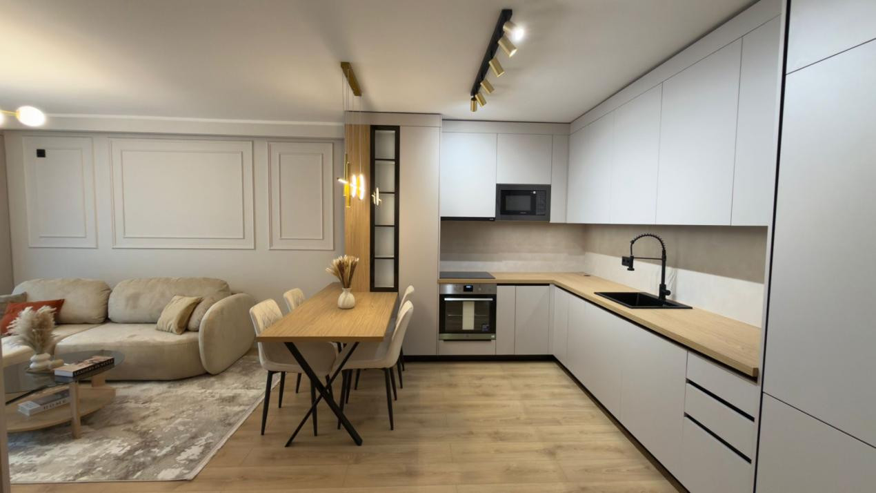 Apartament 2 Camere, 45mp, Lux, Etaj Intermediar, Zona Eroilor