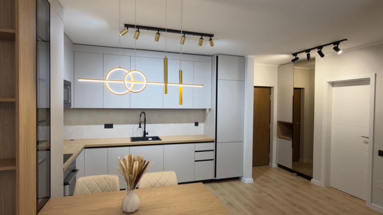 Apartament 2 Camere, 45mp, Lux, Etaj Intermediar, Zona Eroilor