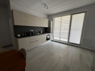Apartament de 3 camere, 51 mp, parcare subterana, zona Cetati