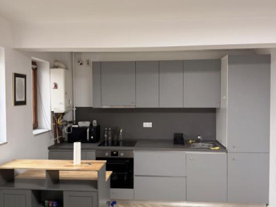 Apartament de 2 camere, 50 mp, parcare, zona Vivo
