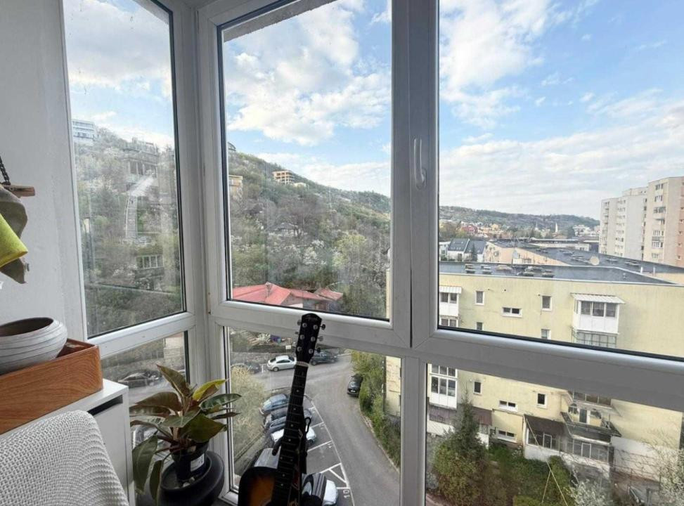 Apartament la etaj intermediar, cu 2 camere, zona Casa Radio