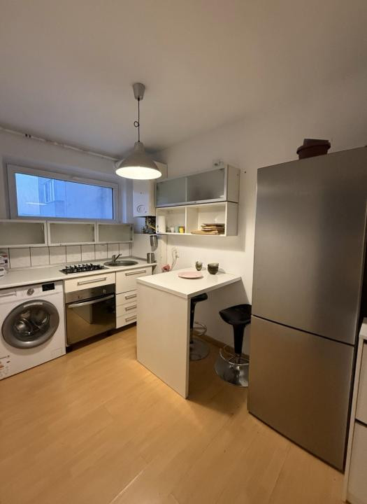 Apartament la etaj intermediar, cu 2 camere, zona Casa Radio